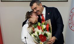 Bakan Tekin, koltuğunu 5. sınıf öğrencisine devretti!
