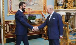 Şara, İngiltere Kralı III. Charles ile bir araya geldi