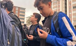 Maraş'ta öğrenciler, saldırıda hayatını kaybedenler için dua etti