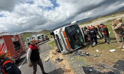 Diyarbakır’da yolcu otobüsü devrildi: Ölü ve yaralılar var!