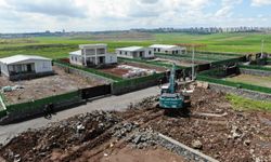 Kaymakamlık kaçak yapıları tek tek yıktı