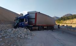 Tır rampaya çarptı: 1 ölü