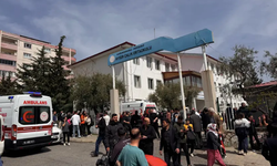 Ayla öğretmen öğrencilerini korumak için siper olmuş