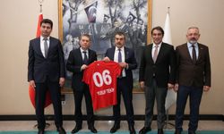 Gençlerbirliği'nden Bakan Tekin'e forma!