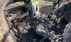 Osmaniye’de pikap alev alev yandı, sürücü son anda kurtuldu