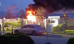 Park halindeki karavan alev alev yandı