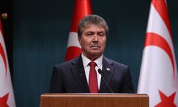 Ünal Üstel’den GKRY’deki bayrak saldırısına sert tepki