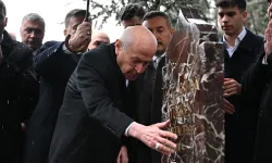 MHP lideri Bahçeli Türkeş’in kabrini ziyaret etti