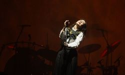 Şarkıcı Mitski İstanbul'da konser verdi