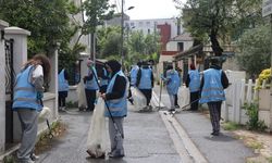 Fransa'da Müslümanlar, 'Camiler Arası Temizlik Yürüyüşü' düzenledi!