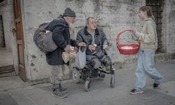 12 yaşındaki kız sırtında taşıdığı iyiliklerle hayatlara dokunuyor