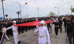 Atatürk'ü temsil eden bayrak Samsun'da karaya çıkarıldı