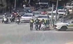 Kuryeyi polisin ‘heimlich’ manevrası kurtardı