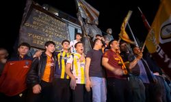 Fenerbahçeli taraftarlar da Galatasaraylıları yalnız bırakmadı