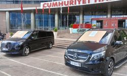 CHP’de yeni kriz: İki araç “Haram Para” yazısıyla sergilendi!