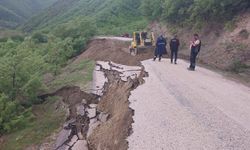 Amasya’da köy yolunda heyelan