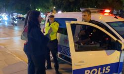 Bankamatikte unutulan parayı görüp polise teslim etti