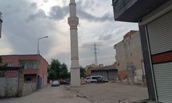 Batman'da 50 yıllık cami yıkıldı, minaresi kaldı