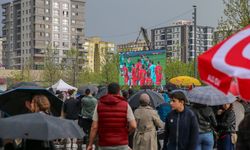 Diyarbakır'da Amedspor maçı dev ekranlardan izlendi