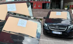 CHP önüne çekilen araçların üzerine “haram” yazıldı