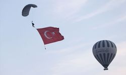 Sıcak hava balonundan atladılar