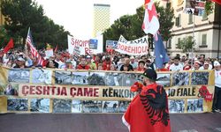 Arnavutluk'ta Zvernec'teki turizm projesine karşı gösteriler sürüyor