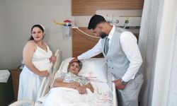Gelin ve damattan anneyi ağlatan ziyaret