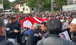 Eşi tabutuna son kez sarıldı, babası namazını kıldırdı!