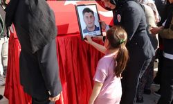 17 gün önce baba olan şehit polis son yolculuğuna uğurlandı!