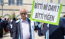 75 yaşında ünivesiteden mezun oldu!