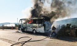 Servis midibüsü alevler içinde kaldı