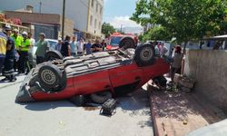 Niğde'de otomobil ters döndü