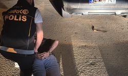Kırmızı bültenle aranıyordu, kıskıvrak yakalandı!