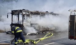 Belediye otobüsü yanarak kullanılamaz hale geldi
