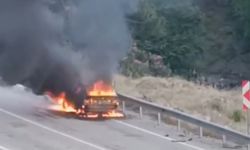 Kozan'da otomobil alev alev yandı