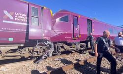 İki tren çarpıştı: 1 kişi öldü, 89 kişi yaralandı!