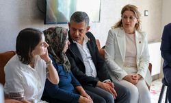 Özel, Diyarbakır'da Gülistan Doku'nun ailesiyle görüştü