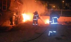 Sinop'ta park halindeki tır dorsesi alev alev yandı