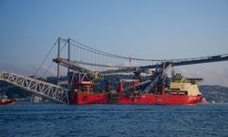 Dev doğal gaz platformu Boğaz'dan geçti