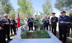 Diyarbakır'da 15 Temmuz şehitleri ziyaret edildi