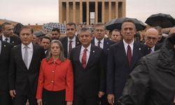 Yeni Parti'nin ilk ziyareti Anıtkabir'e