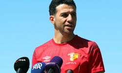 Göztepe'de İsmail Köybaşı futbolu bıraktı