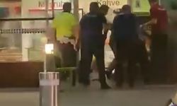 Havalimanında 4 polis bıçaklandı!