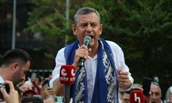 Özgür Özel'den yeni parti sinyali: Sizi hiç üzmeden yeni bir yol açacağız!