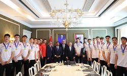 Bakan Bak: Voleybol ülkesi haline geldik!