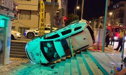Polis aracı yan yattı: 2’si bekçi 3 yaralı
