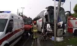 Yolcu otobüsü kaza yaptı: 30 yaralı var!