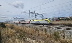 Yolcu treni raydan çıktı