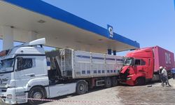 Baygınlık geçiren tır şoförü başka tıra çarptı