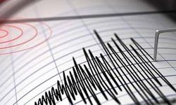 Endonezya'da 6,2 büyüklüğünde deprem